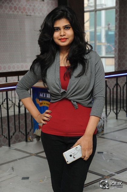 Alekhya-at-Srimanthudu-Movie-Hungama